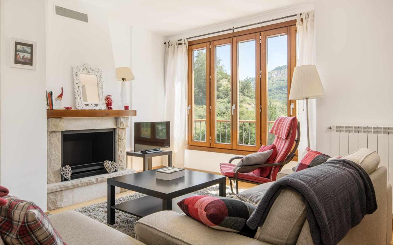 El Balcon Familiar Del Pacino Apartment Sallent De Gallego Exterior photo